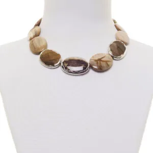 Collana Corta in Legno Fossile con Scontornato