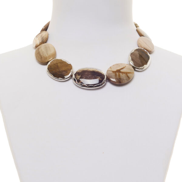Collana Corta in Legno Fossile con Scontornato