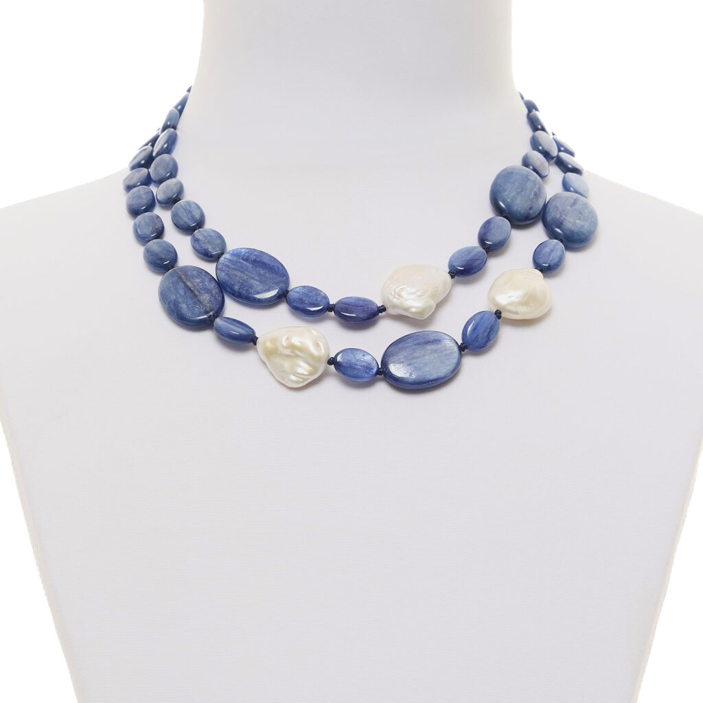 Collana corta a due fili in Cianite e Perle