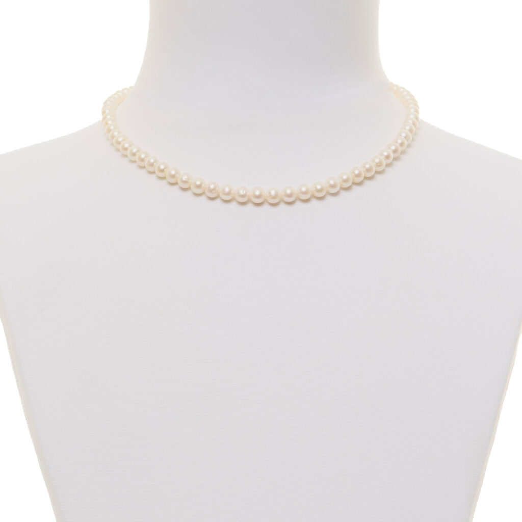 Collana corta in Perle con Chiusura in Argento