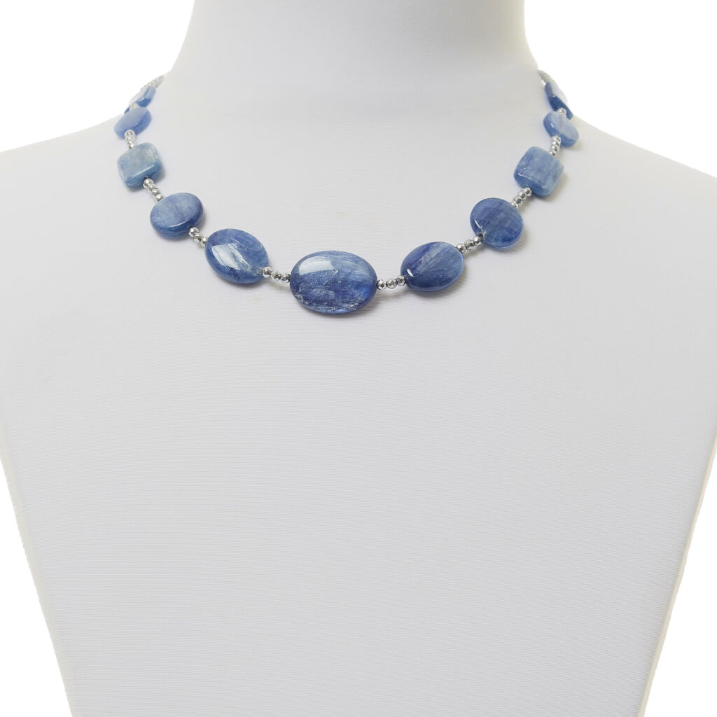 Collana corta in Cianite ed Ematite