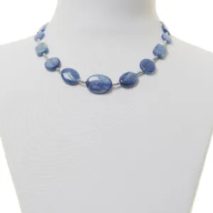 Collana corta in Cianite ed Ematite