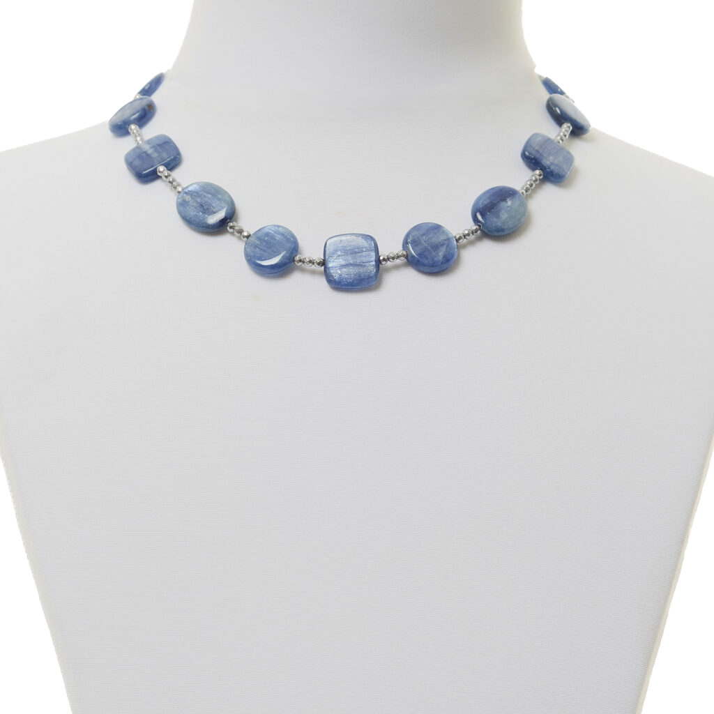 Collana corta in Cianite ed Ematite