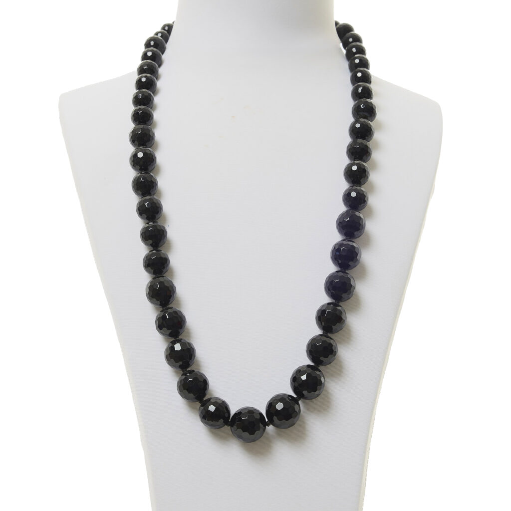 Collana in Agata Nera con chiusura in Argento