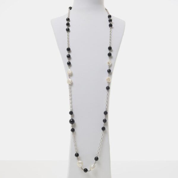 Collana lunga in Perle Bianche ed Agata nera con Argento