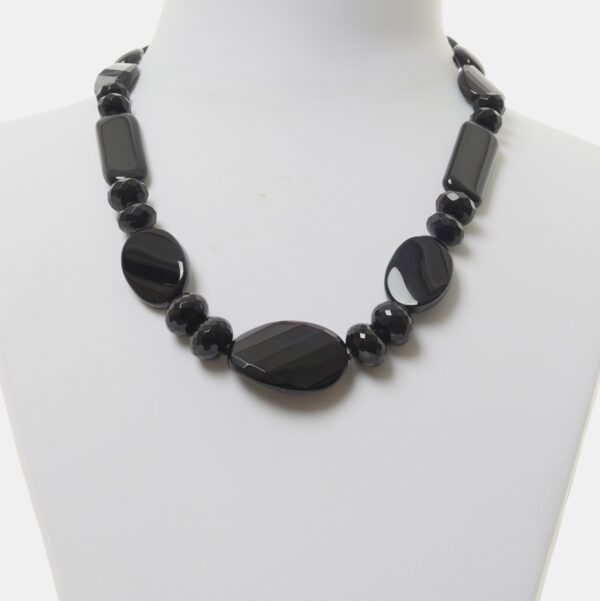 Collana corta in Agata Nera