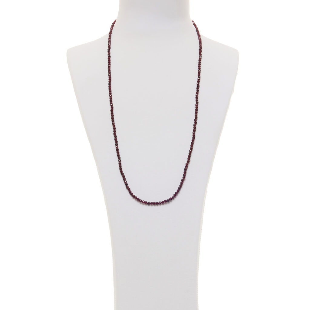 Collana di media lunghezza in Granato