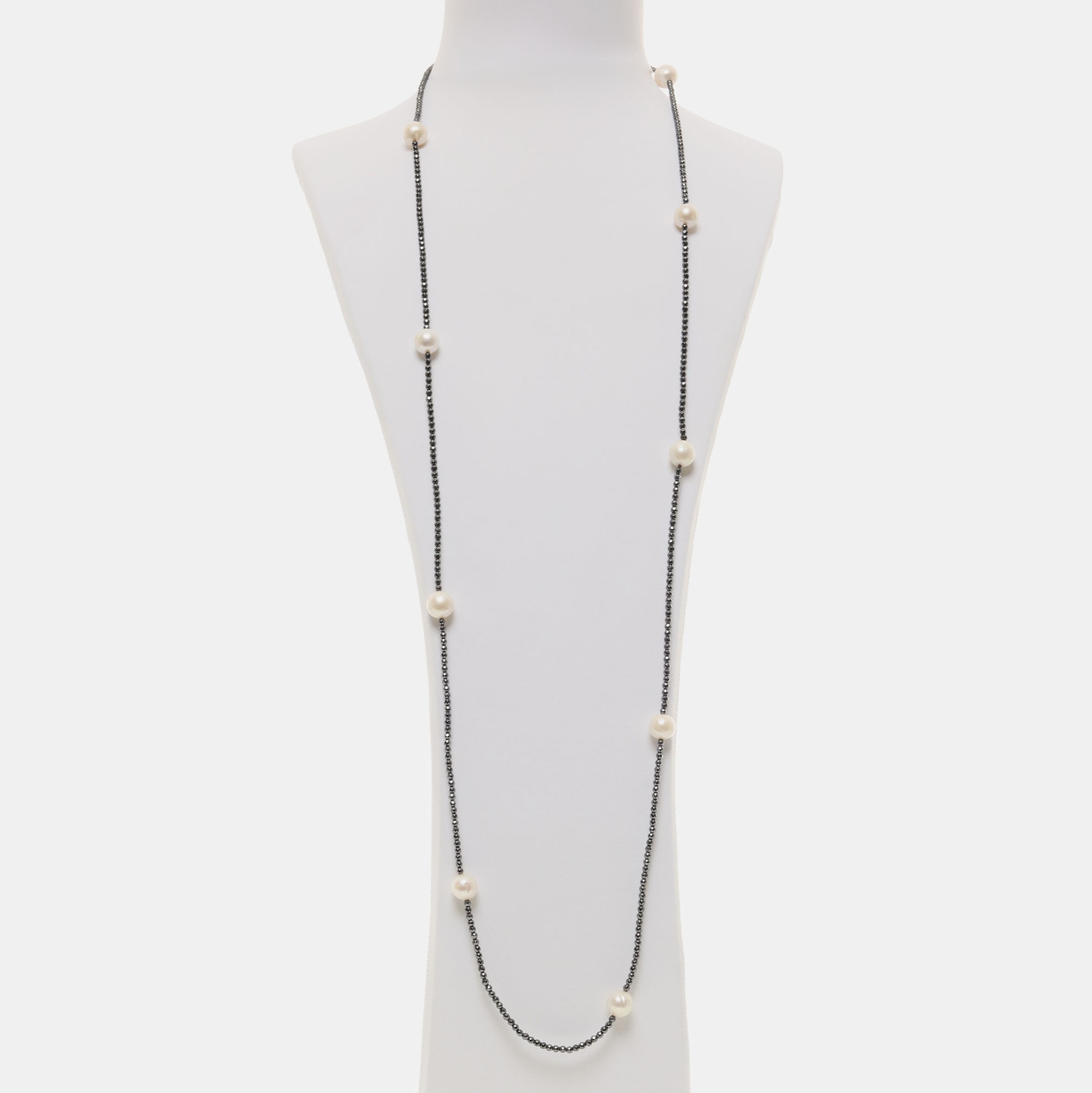 Collana in Ematite e Perle Bianche Collana in Ematite e Perle Bianche