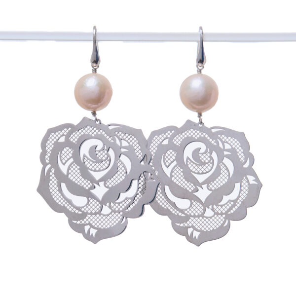 Orecchini in Perle con elemento in Argento