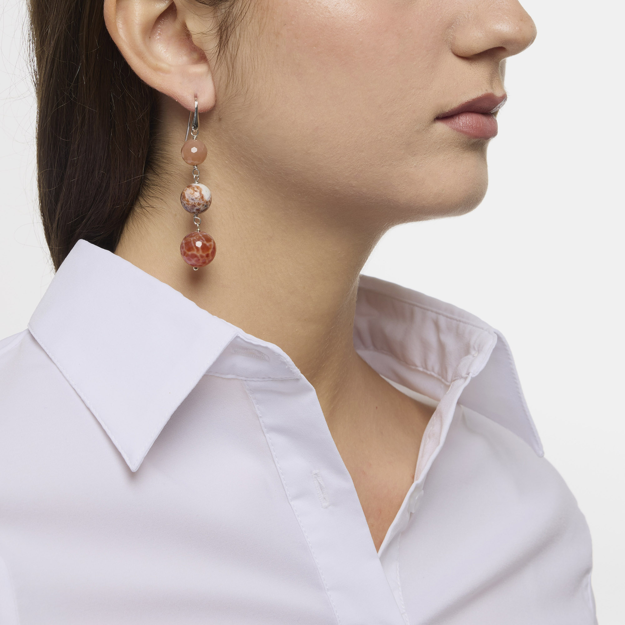 Oorbellen van vuuragaat en maansteen Oorbellen van vuuragaat en maansteen