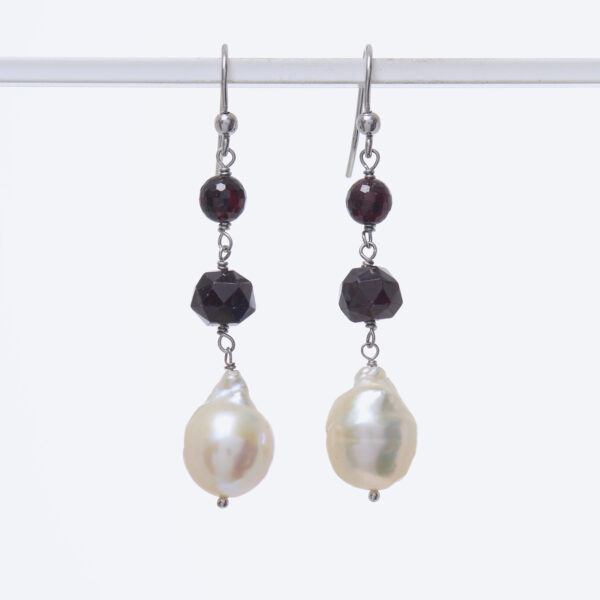 Orecchini con Granato e Perle Barocche