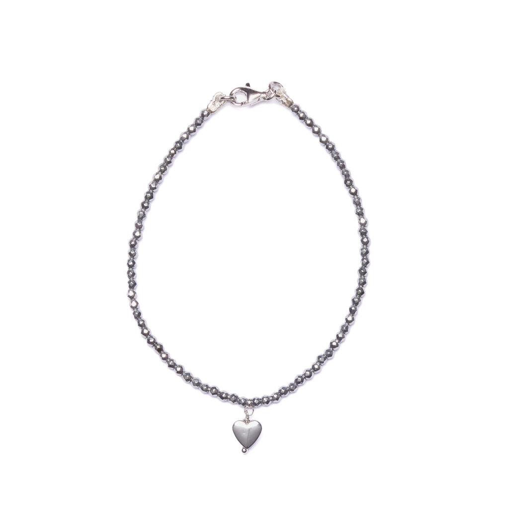 Bracelet en hématite rhodiée avec charm en forme de cœur