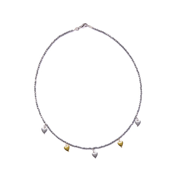 Collier en hématite rhodiée avec charms en forme de cœur