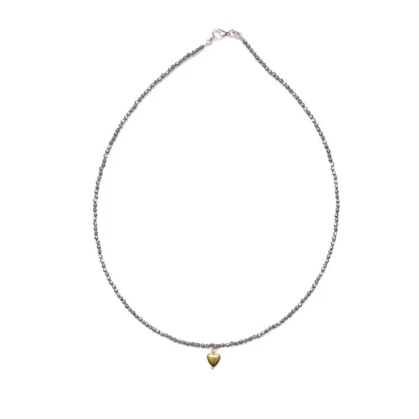 Collana in Ematite Rodiata con elemento Charms a Cuore Dorato