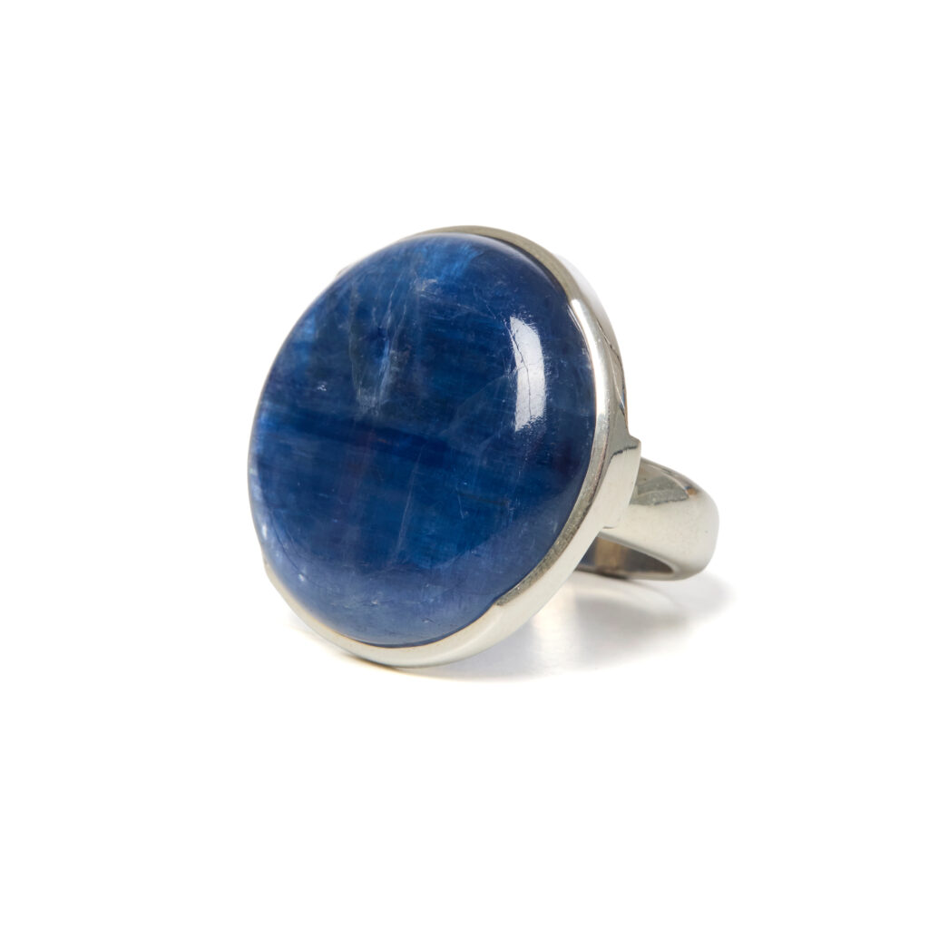 Anello in Argento con Cianite a pietra tonda