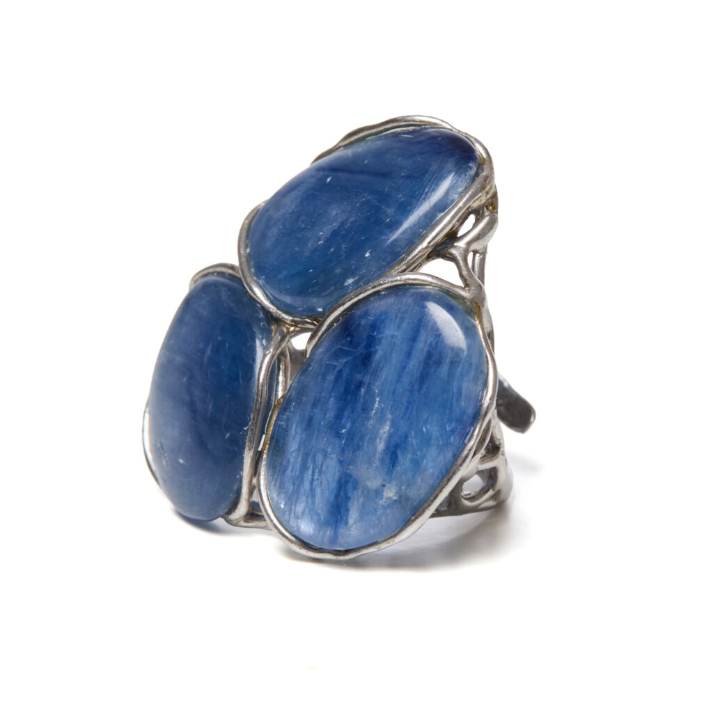 Anello regolabile in Argento con Cianite a tre pietre