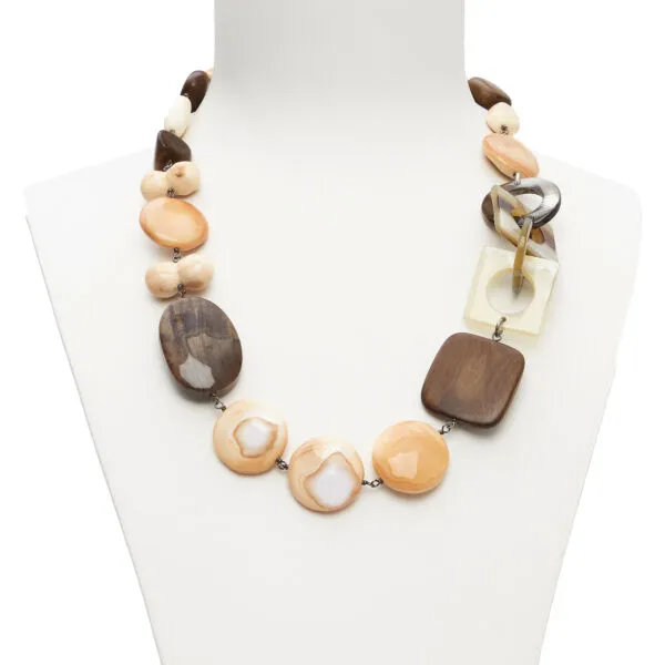 Collana in Conchiglia, Legno Fossile ed Ebano, con sequenze in corno