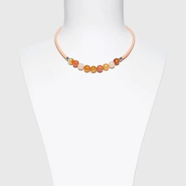 Collana in gomma ed Agata Cipria
