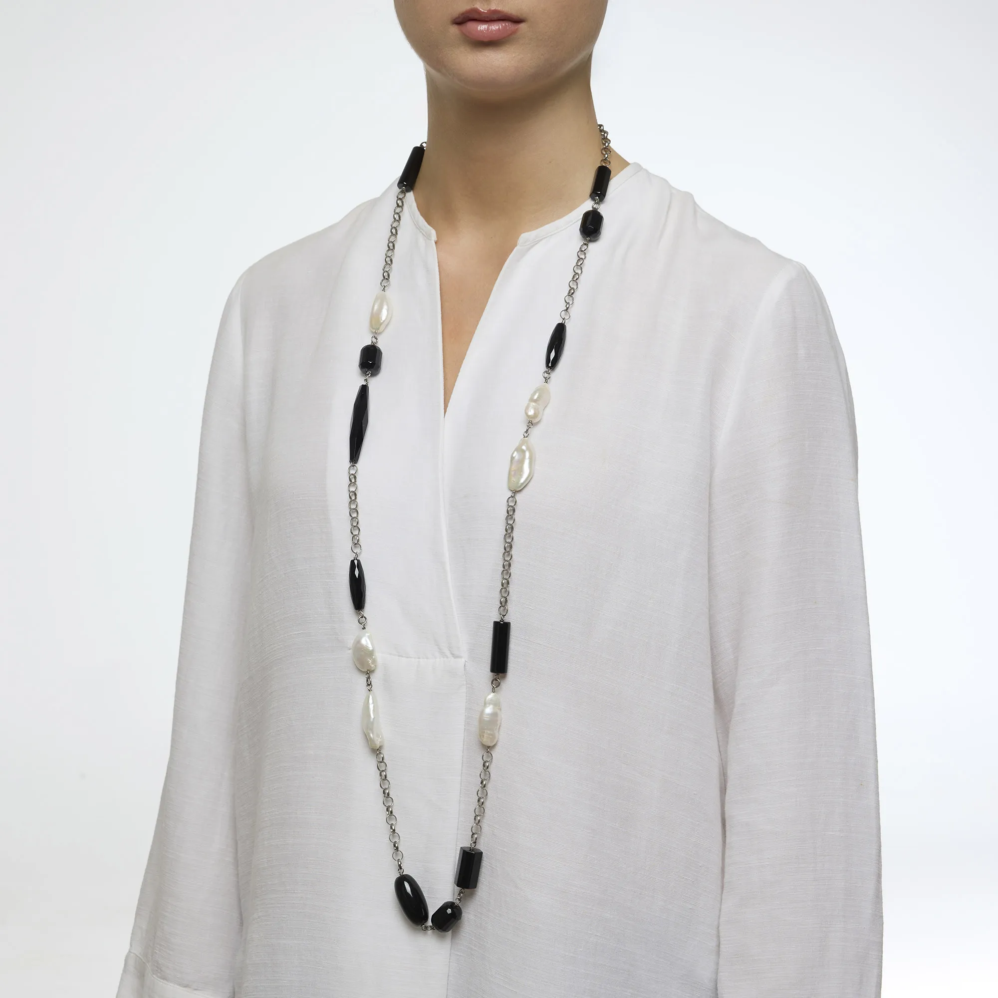 Collana in Agata nera e Perle, con Argento
