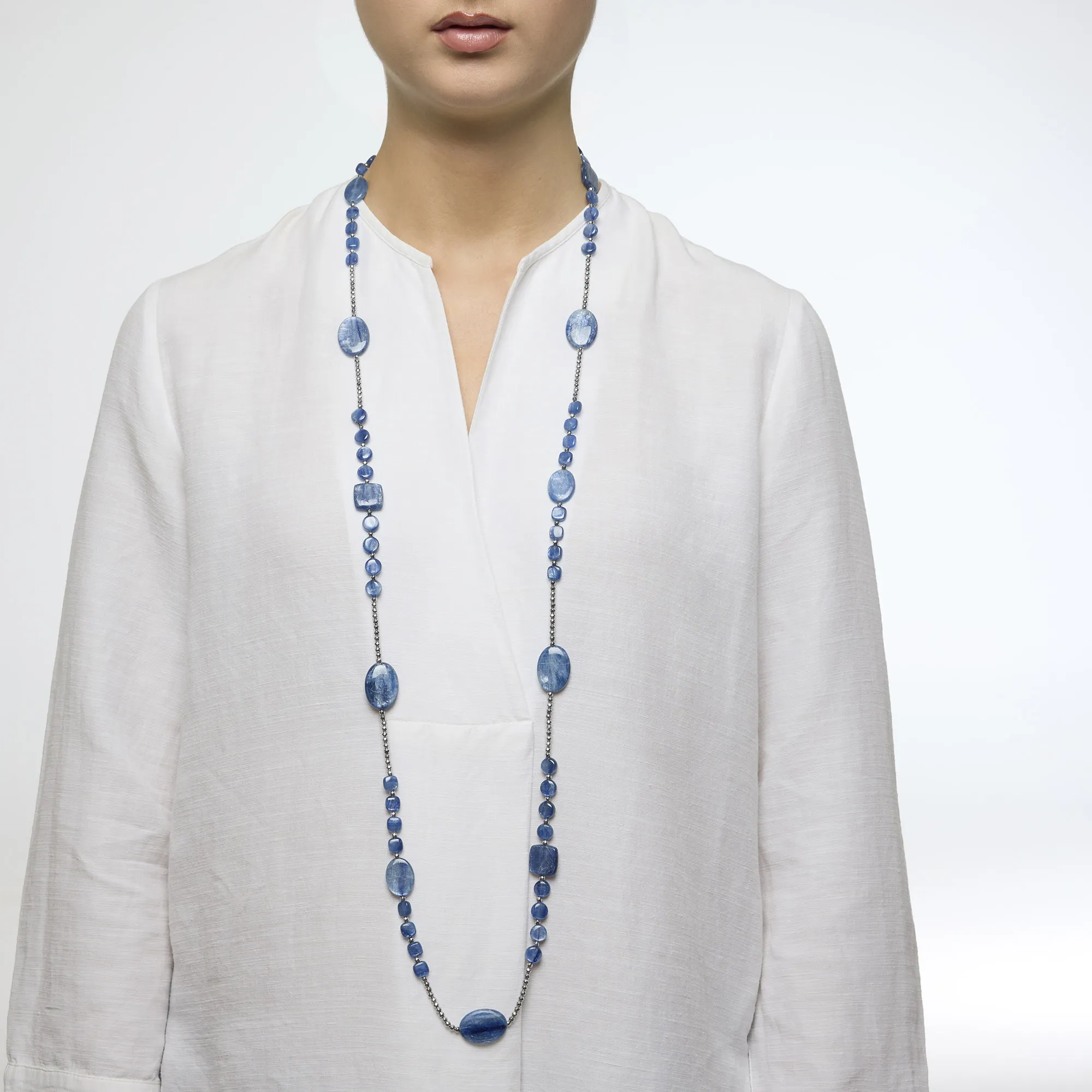 Collana in Cianite con Ematite rodiata