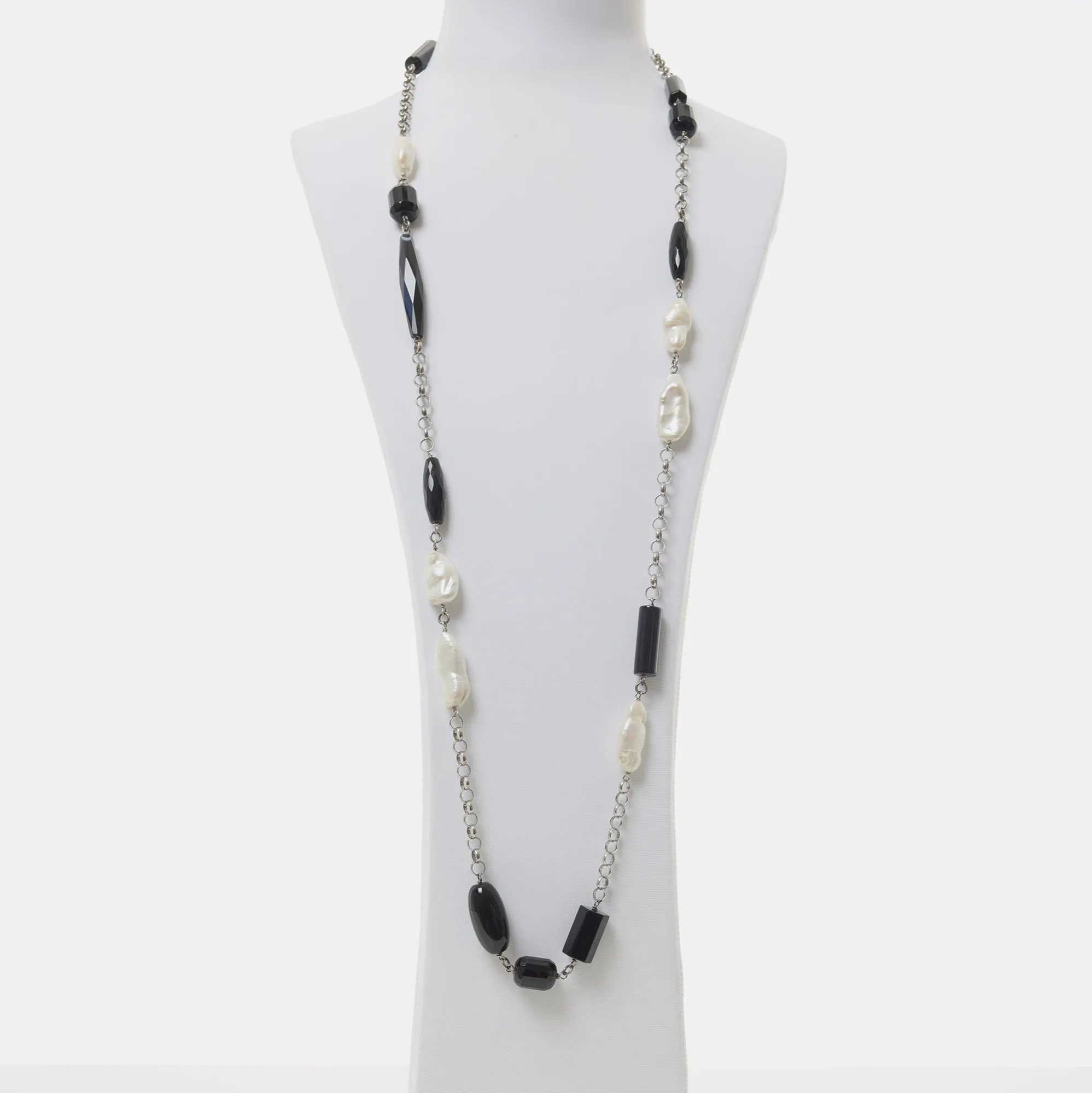 Collana in Agata nera e Perle, con Argento