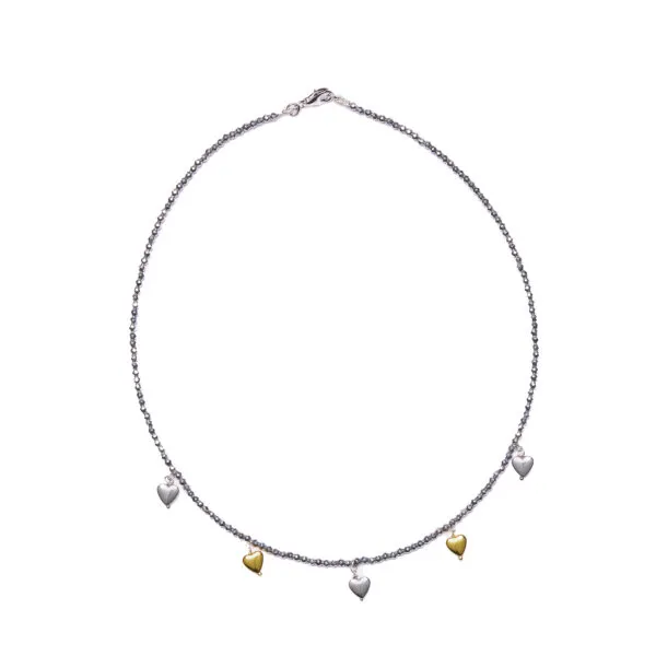 Collier en hématite rhodiée avec charms en forme de cœur